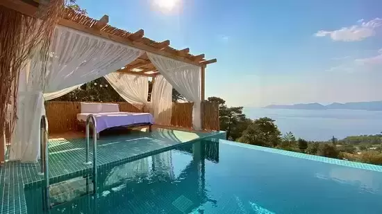 اكتشف أكواخ الفاخرة لعطلة شهر عسل لا تُنسى في فتحية.